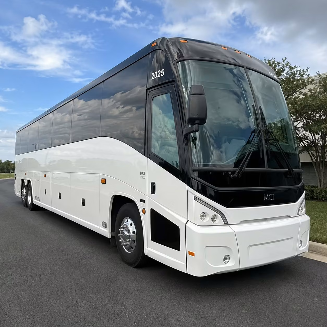 loveland wedding venue shuttles that keep your guest list moving all day long