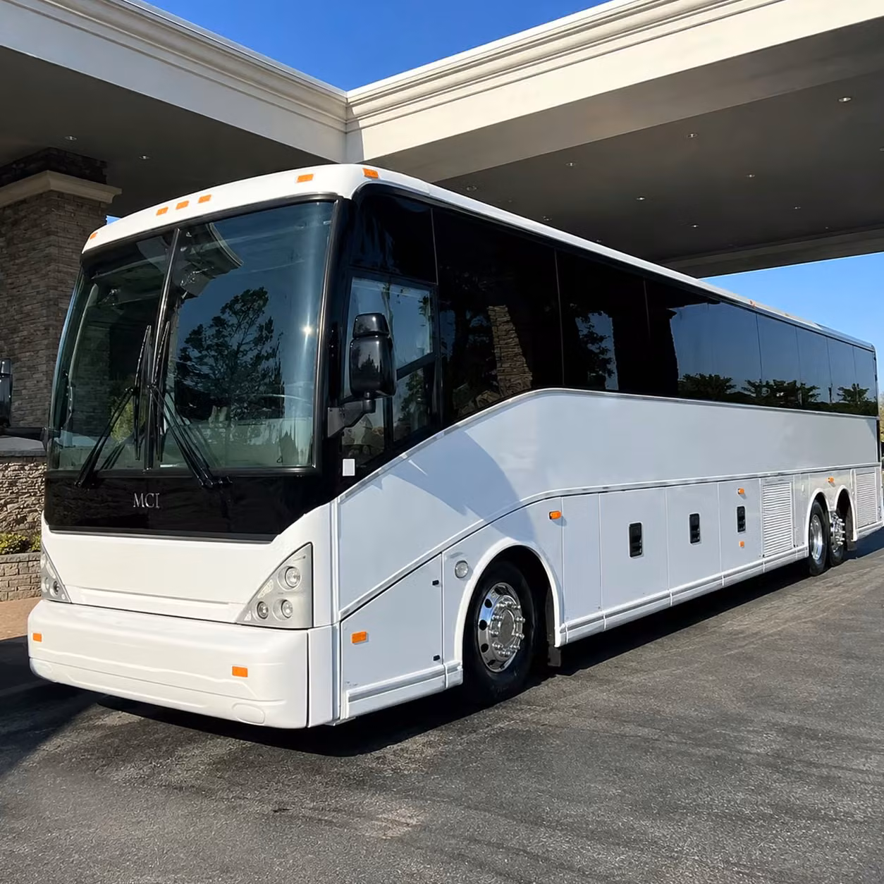 moving a large group through northern colorado s airport corridor is easy with the right bus